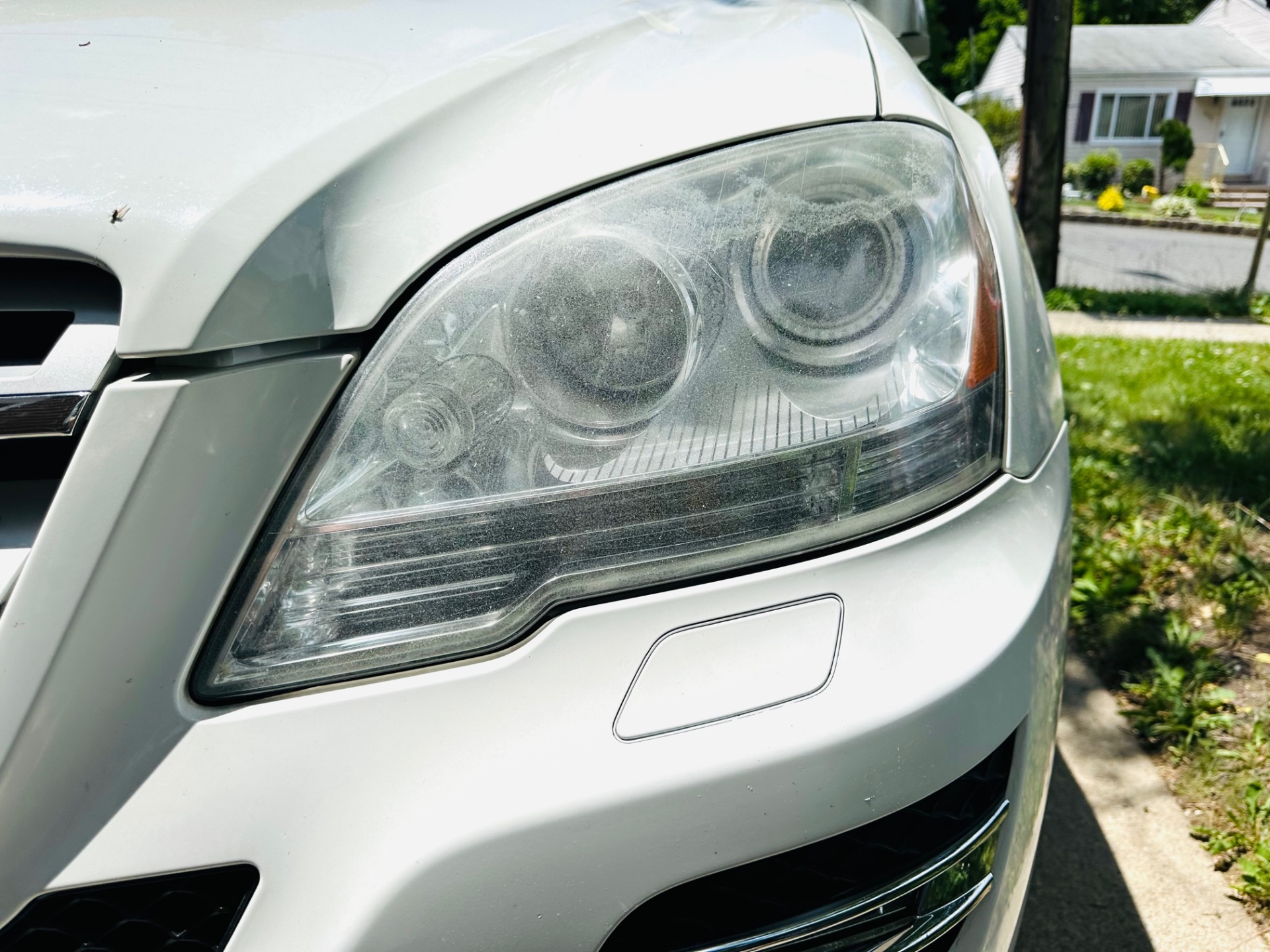 Mercedes — NJ Customer headlight before restoration